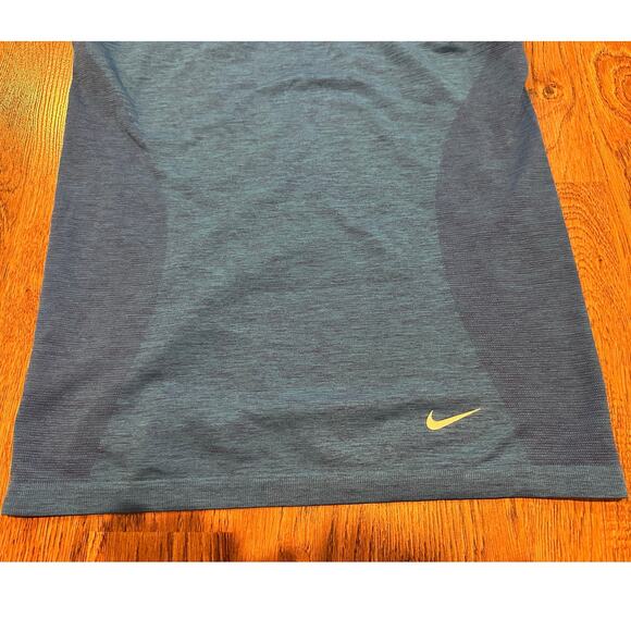 Nike Women's Dry Fit Aeroreact Racerback Active Tank Blue Size Medium - Picture 5 of 6
